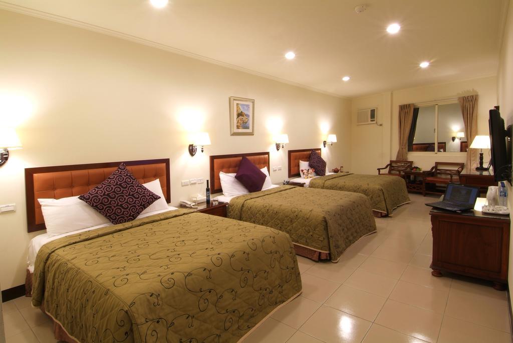 Puti Commercial Hotel Лонгтан Екстериор снимка
