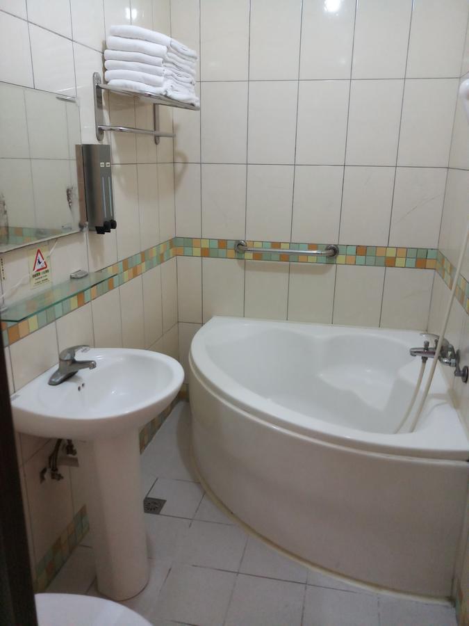 Puti Commercial Hotel Лонгтан Екстериор снимка